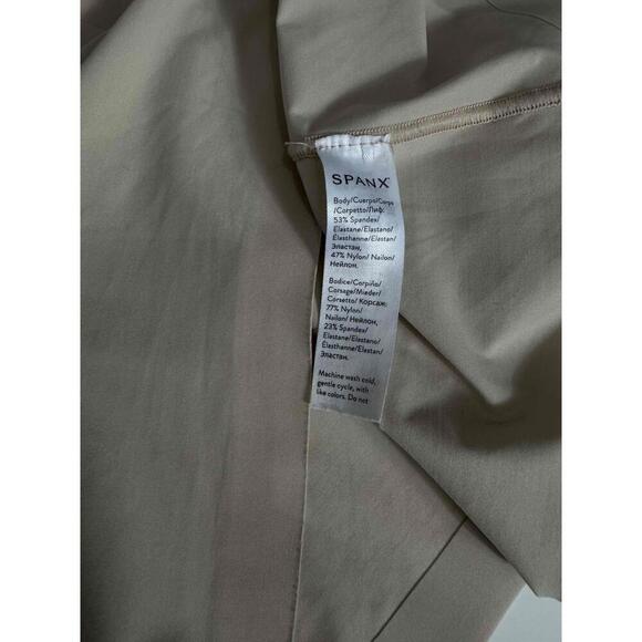 Spanx Beige‎ Nude Scoop Neck Sleeveless Smoothing Tank Top Size Medium - Picture 5 of 7